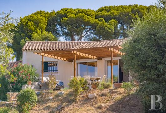 provence-cote-dazur - A dwelling, surrounded by a peaceful environment, with a swimming pool  and unobstructed views, in Marseille’s bucolic Chateau-Gombert neighbourhood