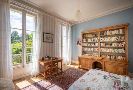 character properties France aquitaine   - 9