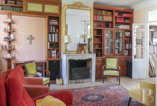 character properties France provence cote dazur   - 10