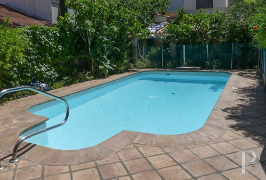 character properties France provence cote dazur   - 14