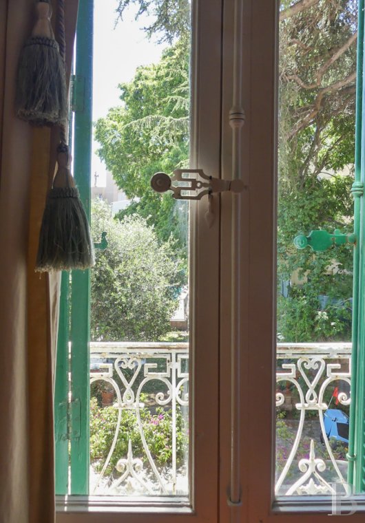 character properties France provence cote dazur   - 9