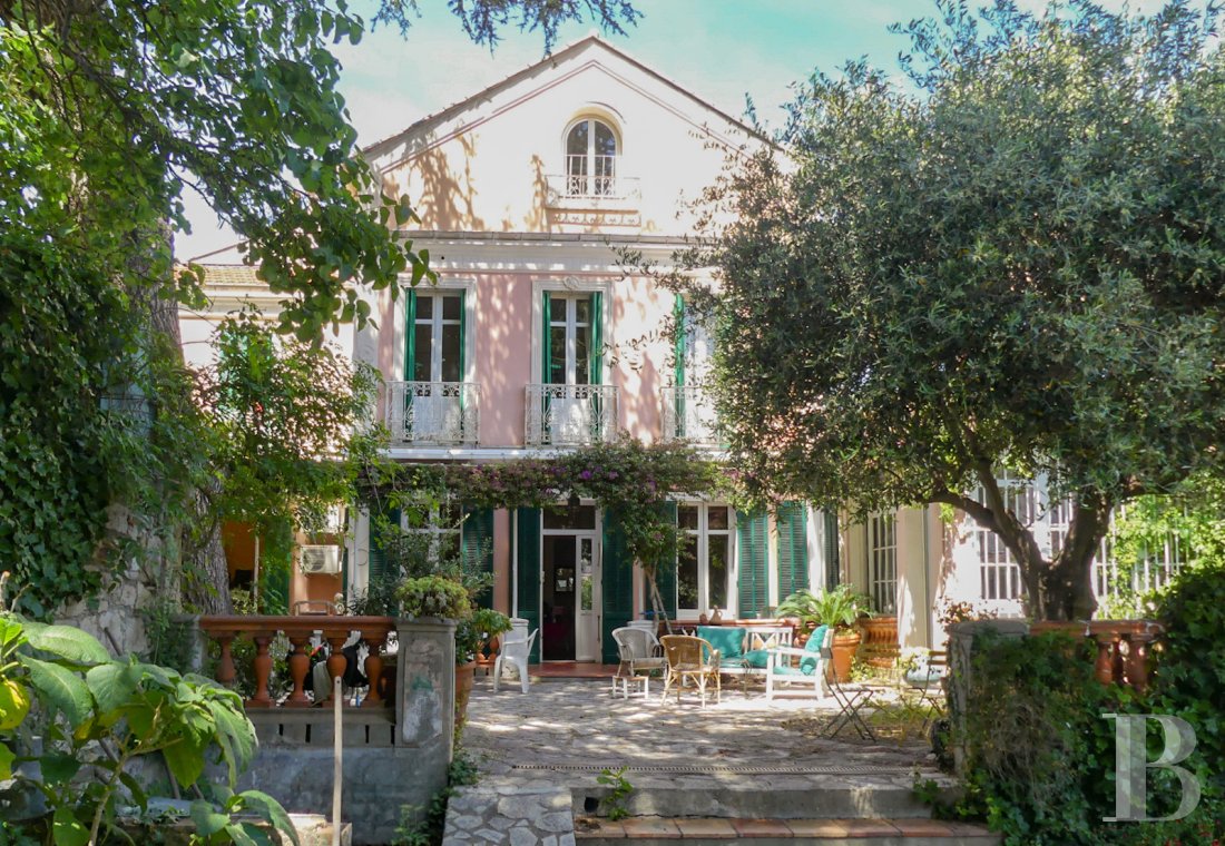 character properties France provence cote dazur   - 1
