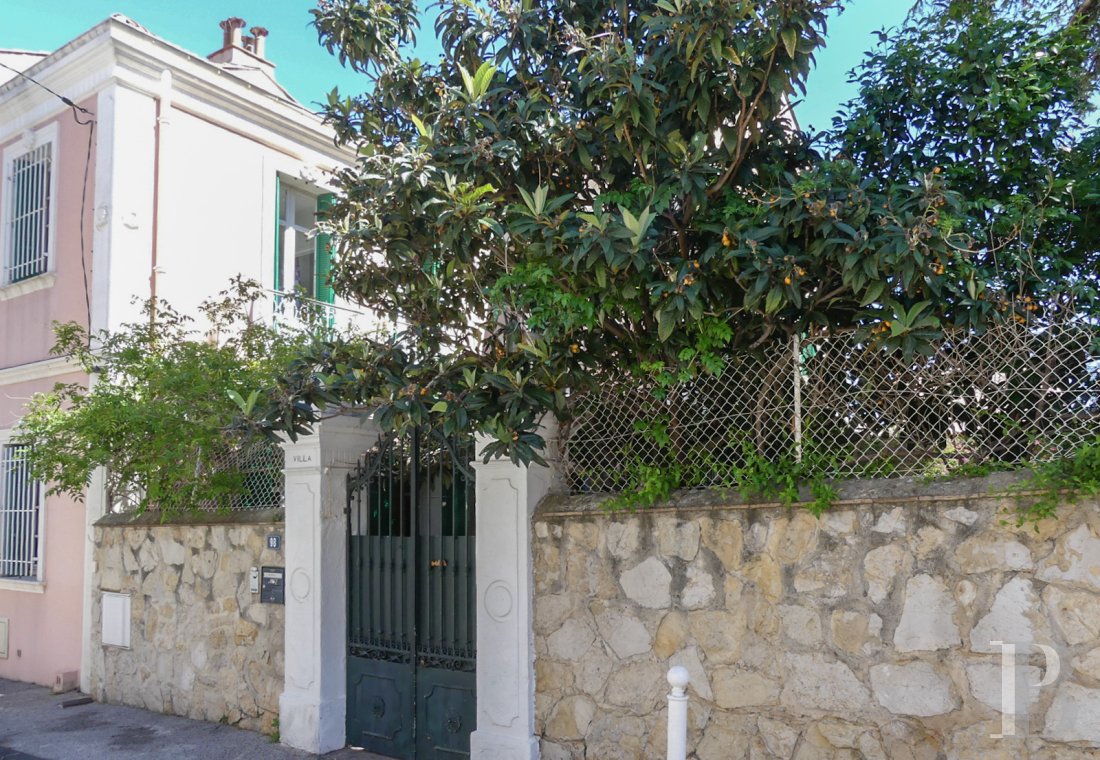 character properties France provence cote dazur   - 15