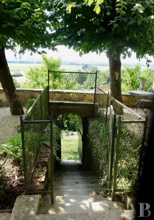 character properties France champagne ardennes   - 21