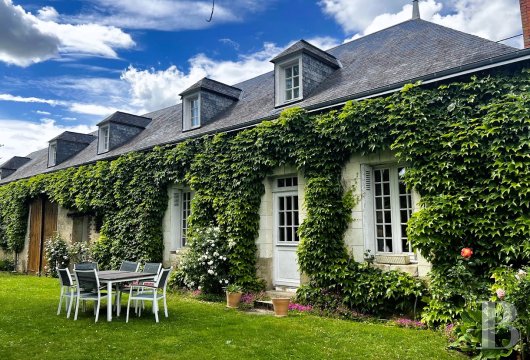 centre-val-de-loire - Au nord-ouest de Tours, en Gâtine tourangelle,  une propriété avec prairies, dépendances et piscine sur plus de 5 ha