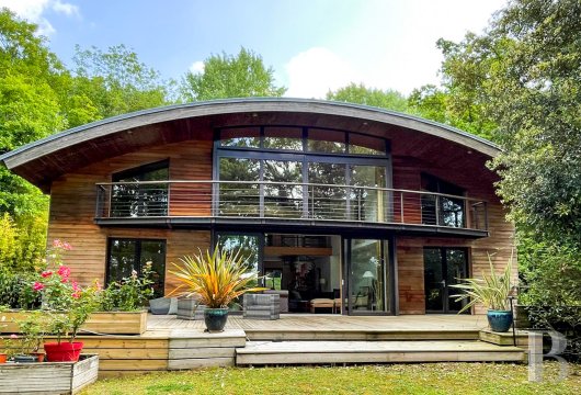 ile-de-france -  À 45 min de Paris dans les Yvelines, sur un terrain de 6 000 m², une maison contemporaine de 360 m² avec une dépendance