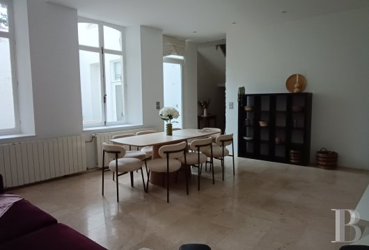 nord-pas-de-calais - Dans les remparts de Boulogne-sur-Mer, une maison de ville d'environ 200 m² et sa terrasse végétalisée