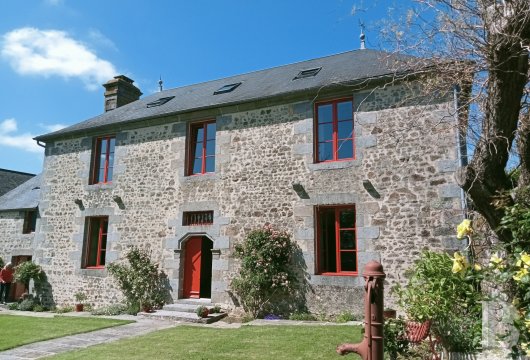 lower-normandy - En Normandie, aux abords de la forêt d'Écouves, un ancien presbytère du 16e s., ses dépendances et près de 2 ha de prairies