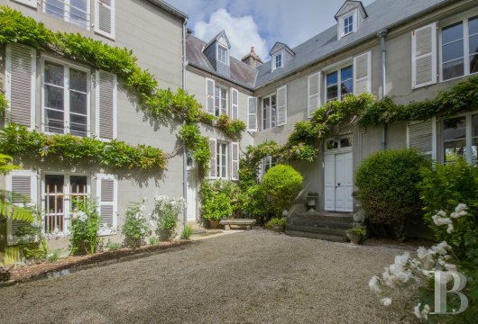 lower-normandy - Dans le centre-Manche,  un hôtel particulier du 17e s. et son jardin clos, à 15 min de la mer 