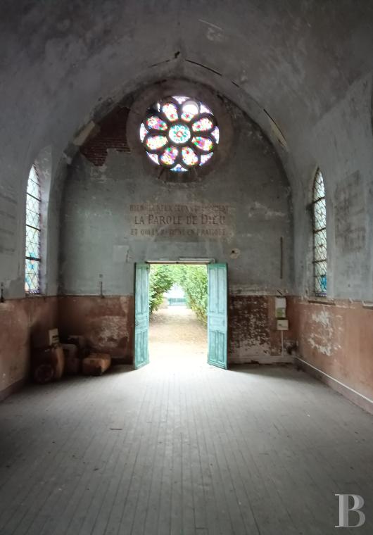 Religious edifices for sale - picardy - A 19th-century, deconsecrated protestant temple in an approximately 720-m² garden, in the Oise area, in the centre of a small town