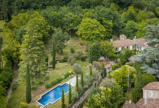 aquitaine - Dans l’Entre-deux-Mers, à 35 min de Bordeaux,  un prieuré édifié aux 17e et 18e s., avec piscine et grand terrain arboré 