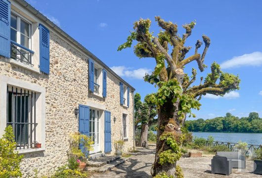 ile-de-france - À 1 h de Paris, une ancienne auberge en bord de Seine,  sa dépendance aux vocations multiples et son jardin de 2 700 m² 