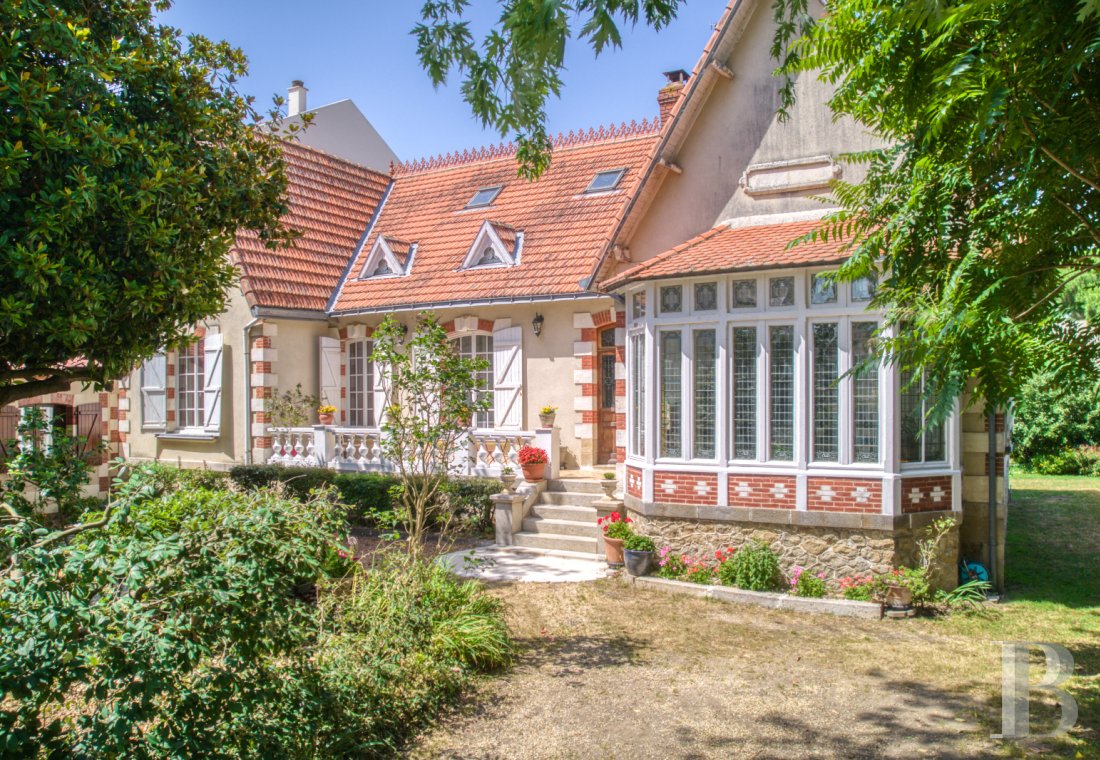 Character houses for sale - pays-de-loire - A Belle Époque villa with self-contained houses, in a 1,700-m² garden, 200 metres from the ocean, on the Côte de Jade coastline