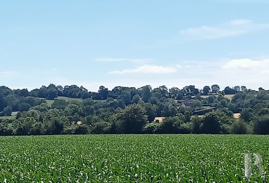 basse-normandie - Proche du Haras national du Pin, sur plus d'1 ha, un hameau de trois logis du 17e s., avec four à pain et dépendances 