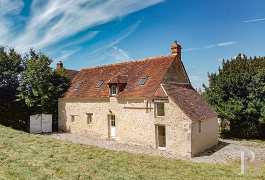 lower-normandy - A 17th-century edifice with two dwellings, combining a home with possible  uses in tourism, in France's beautiful Pays d'Auge province in Normandy