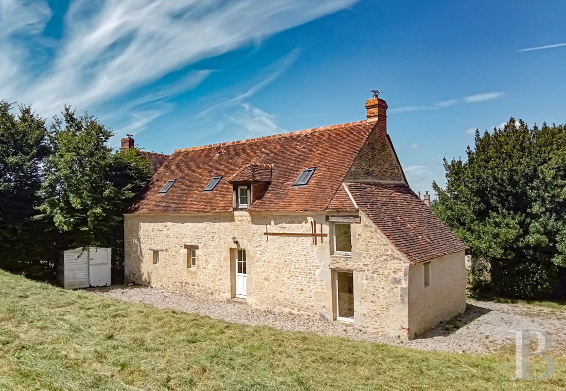 demeures & maisons &agrave; vendre - basse-normandie - Au sud du pays d'Auge, une longère du 17e s. et ses deux logis entre résidence et horizon touristique