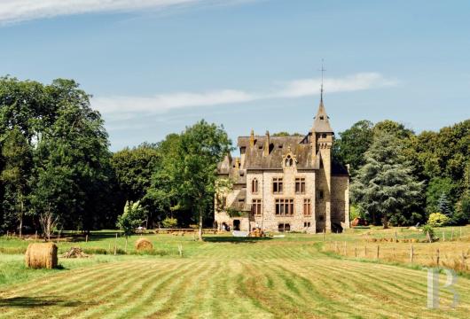 pays-de-loire - Near Mayenne, a 480 m² neo-Gothic château  with outbuildings and riverside grounds of over 5 ha