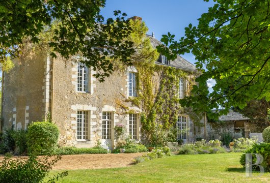 pays-de-loire - A former 15th and 17th century presbytery, with an enclosed 
 garden in a lively village between Le Mans and Angers