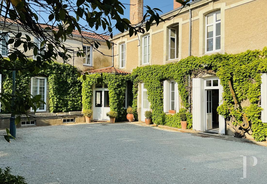 demeures et maisons a vendre france pays de loire   - 2