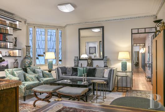 paris - Dans une impasse discrète à proximité des Invalides et des commerces,  un appartement de 122 m² rénové et son jardin à l’abri des regards 