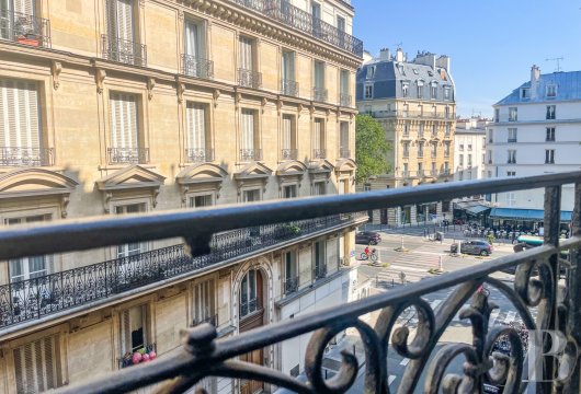 paris - En lisière du 6e arrondissement, entre les rues Campagne-Première et Vavin, un appartement de 58 m², au 3e étage d'un immeuble de la fin du 19e s. 
