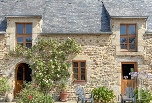 bretagne - En Bretagne sud, à proximité immédiate du littoral, un ancien domaine rural rénové sur plus de 1 ha