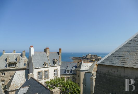 bretagne - À Saint-Malo Intra-Muros, un appartement de près de 70 m² avec vue sur mer