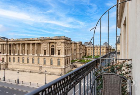 paris - A bright apartment with stunning views from a continuous balcony, on Rue de Rivoli, opposite the Louvre, on the 5th floor of a building erected in 1880