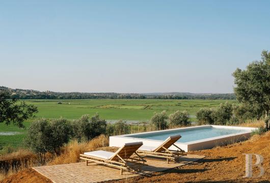 Dans l’Alentejo, deux maisons de famille au bord d’une rizière réhabilitées par un architecte  - photo  n°36