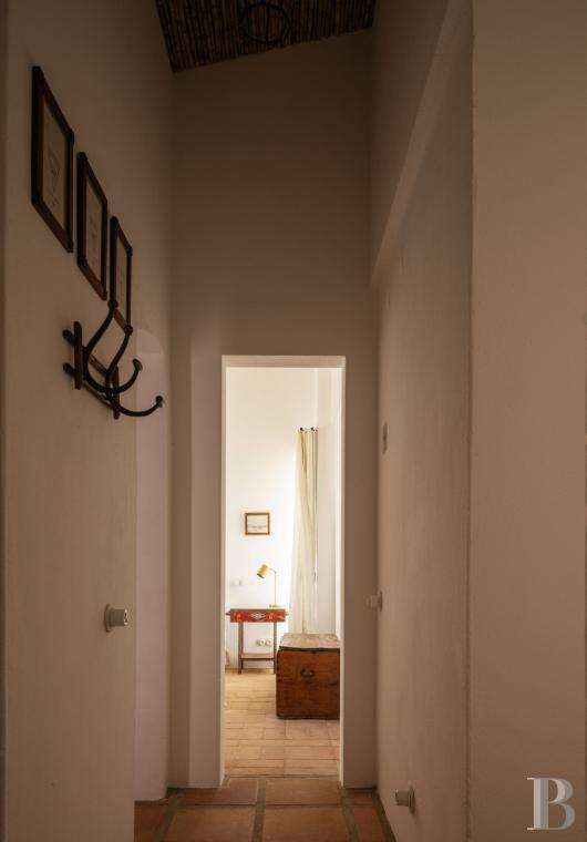 Dans l’Alentejo, deux maisons de famille au bord d’une rizière réhabilitées par un architecte  - photo  n°12