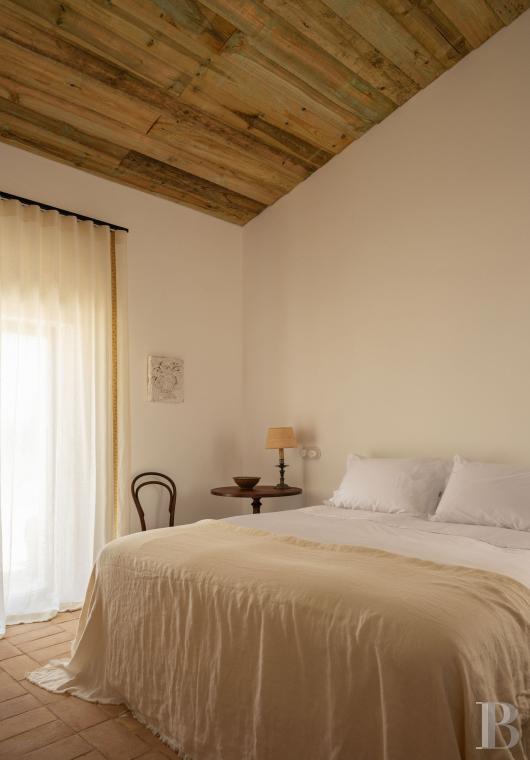 Dans l’Alentejo, deux maisons de famille au bord d’une rizière réhabilitées par un architecte  - photo  n°13