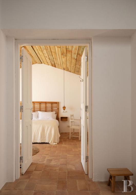Dans l’Alentejo, deux maisons de famille au bord d’une rizière réhabilitées par un architecte  - photo  n°22