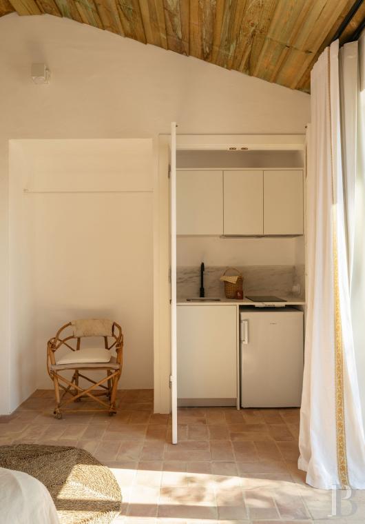 Dans l’Alentejo, deux maisons de famille au bord d’une rizière réhabilitées par un architecte  - photo  n°24