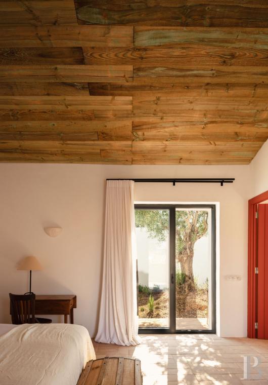 Dans l’Alentejo, deux maisons de famille au bord d’une rizière réhabilitées par un architecte  - photo  n°32