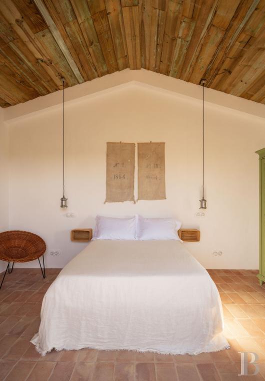 Dans l’Alentejo, deux maisons de famille au bord d’une rizière réhabilitées par un architecte  - photo  n°27