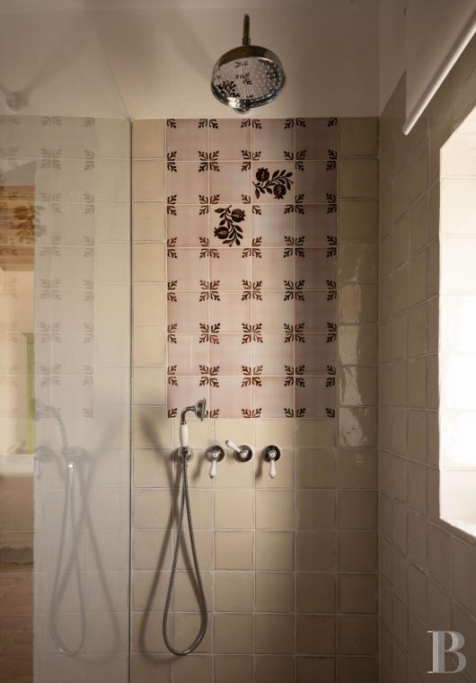 Dans l’Alentejo, deux maisons de famille au bord d’une rizière réhabilitées par un architecte  - photo  n°26