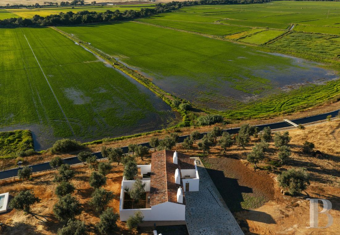 Dans l’Alentejo, deux maisons de famille au bord d’une rizière réhabilitées par un architecte  - photo  n°40