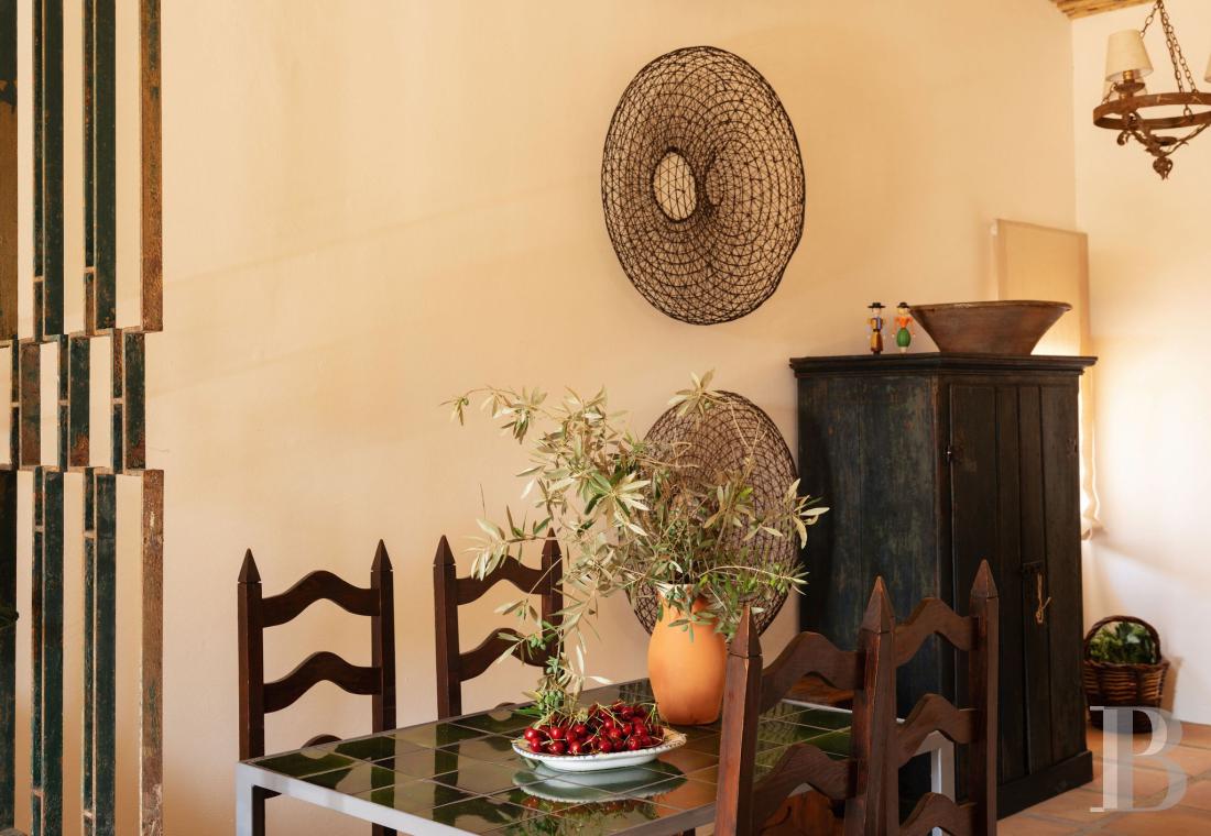 Dans l’Alentejo, deux maisons de famille au bord d’une rizière réhabilitées par un architecte  - photo  n°11