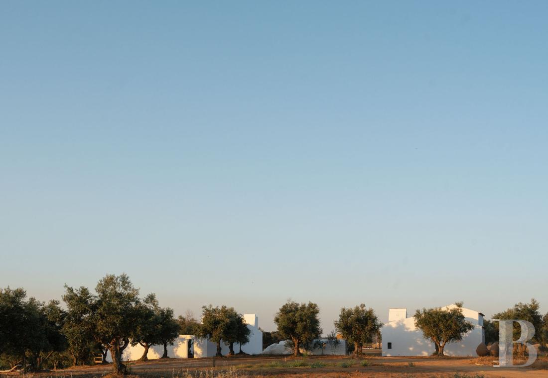 Dans l’Alentejo, deux maisons de famille au bord d’une rizière réhabilitées par un architecte  - photo  n°39