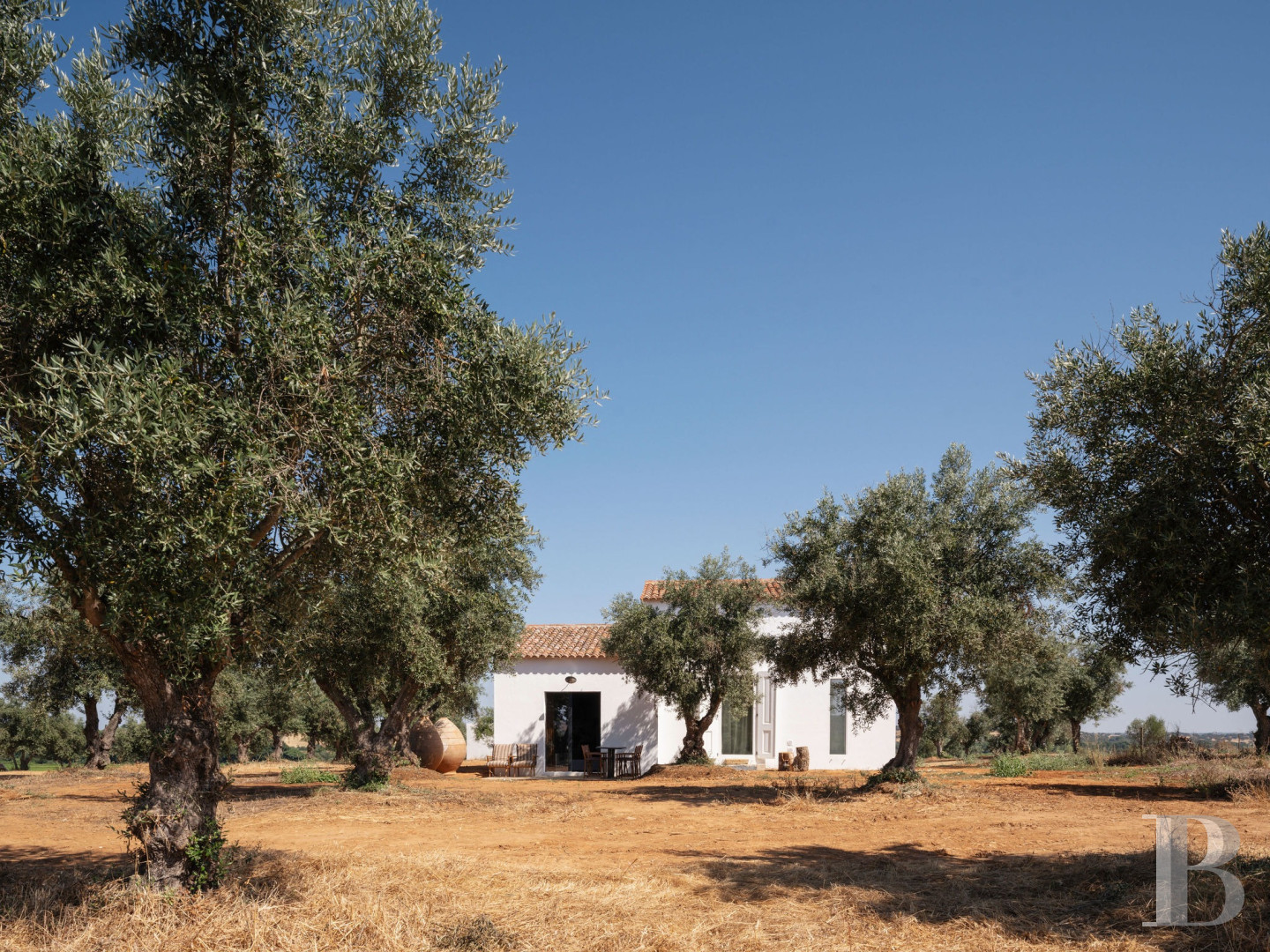 Dans l’Alentejo, deux maisons de famille au bord d’une rizière réhabilitées par un architecte  - photo  n°1