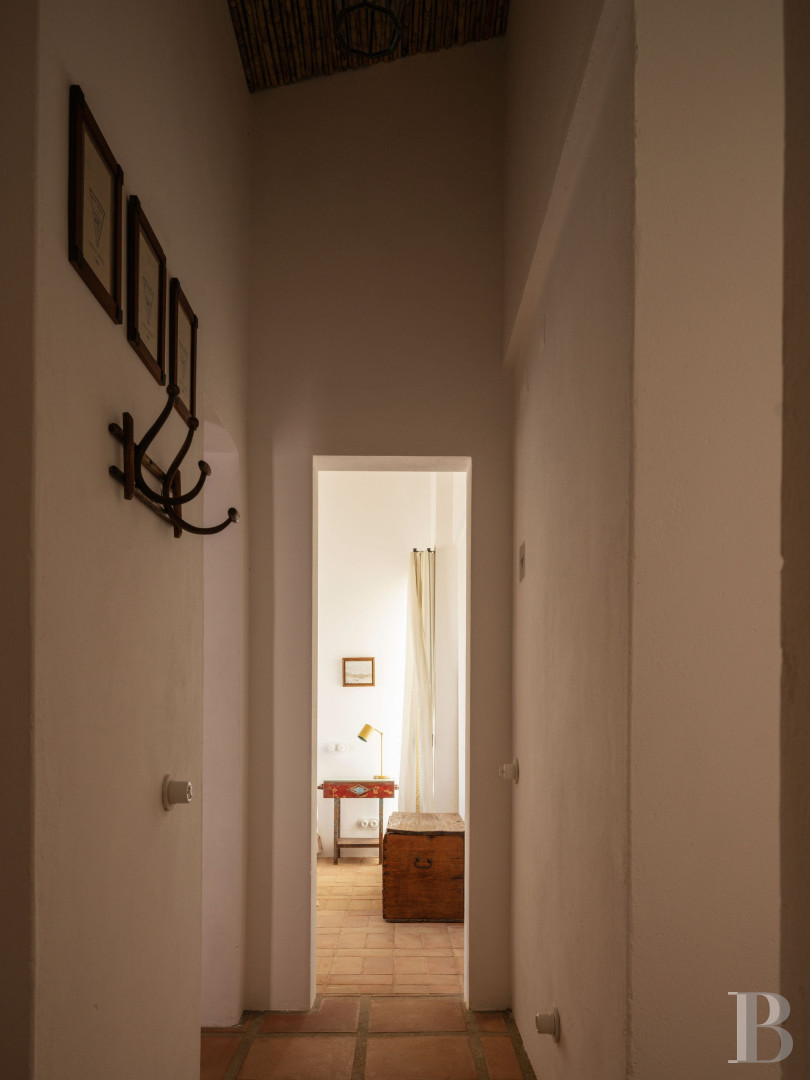 Dans l’Alentejo, deux maisons de famille au bord d’une rizière réhabilitées par un architecte  - photo  n°12
