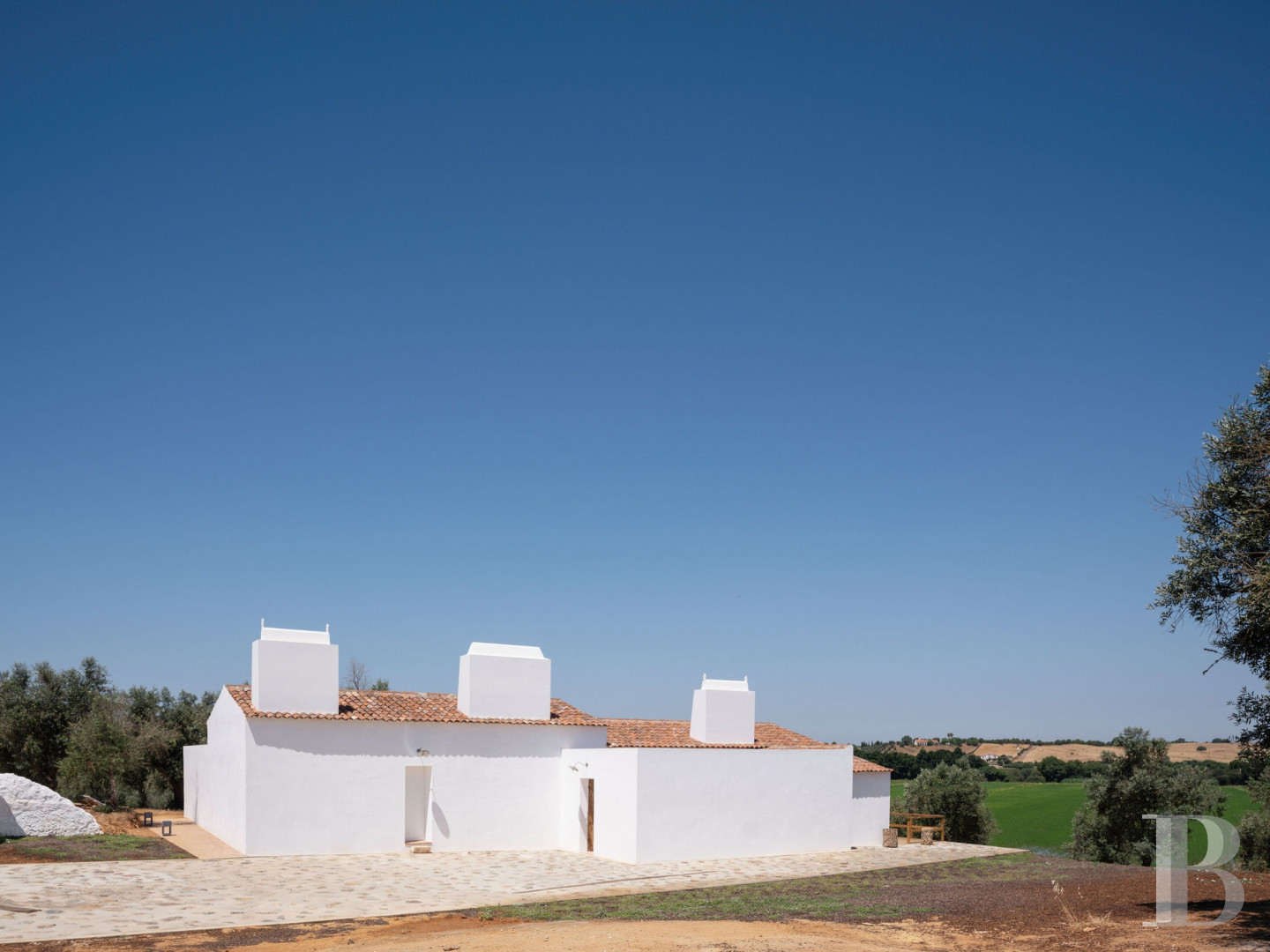 Dans l’Alentejo, deux maisons de famille au bord d’une rizière réhabilitées par un architecte  - photo  n°7