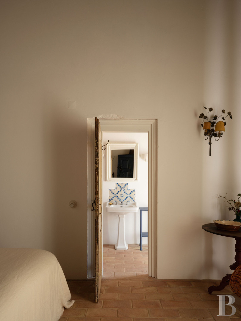 Dans l’Alentejo, deux maisons de famille au bord d’une rizière réhabilitées par un architecte  - photo  n°16