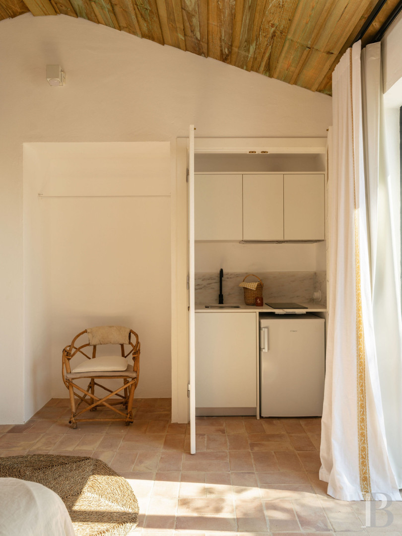 Dans l’Alentejo, deux maisons de famille au bord d’une rizière réhabilitées par un architecte  - photo  n°24
