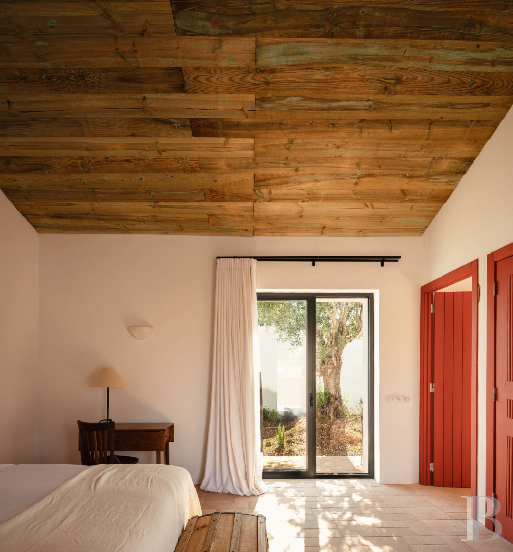 Dans l’Alentejo, deux maisons de famille au bord d’une rizière réhabilitées par un architecte  - photo  n°32