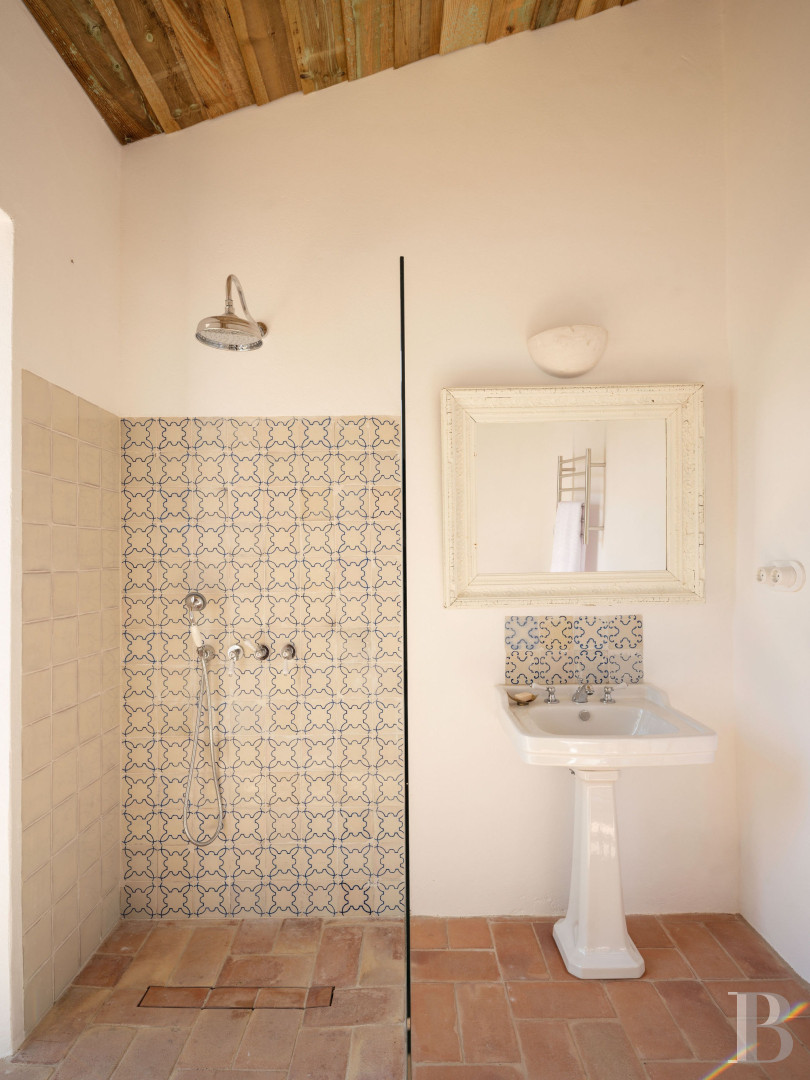 Dans l’Alentejo, deux maisons de famille au bord d’une rizière réhabilitées par un architecte  - photo  n°17