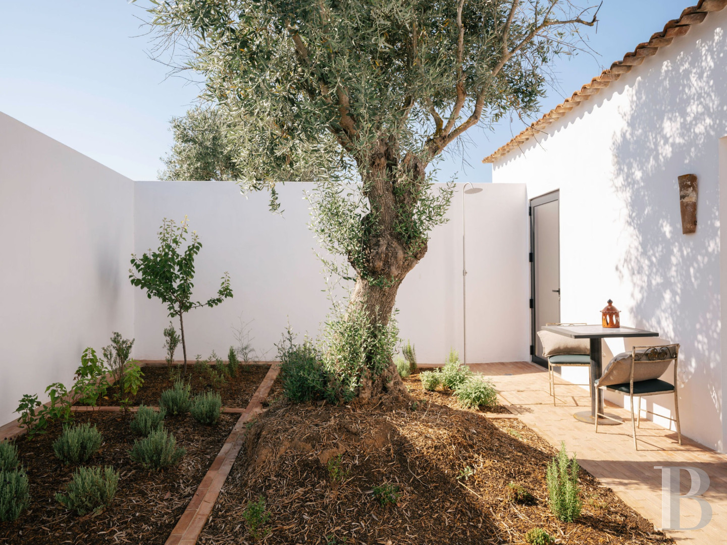 Dans l’Alentejo, deux maisons de famille au bord d’une rizière réhabilitées par un architecte  - photo  n°18