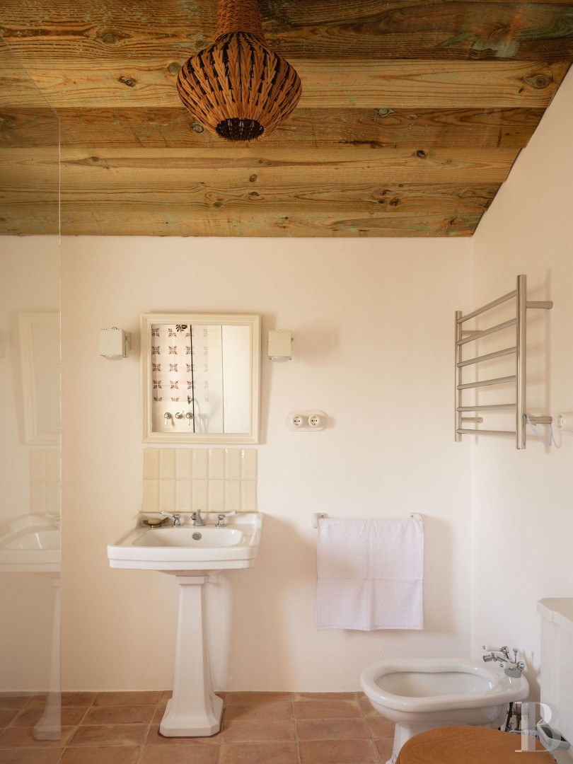 Dans l’Alentejo, deux maisons de famille au bord d’une rizière réhabilitées par un architecte  - photo  n°29