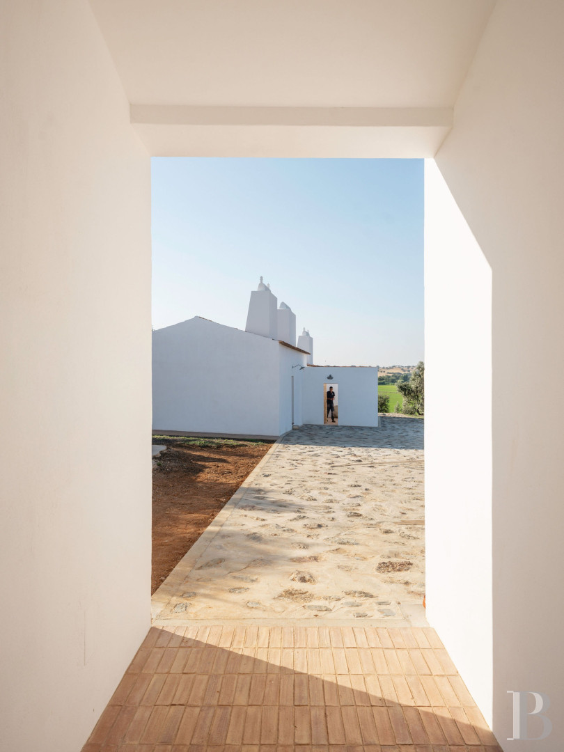 Dans l’Alentejo, deux maisons de famille au bord d’une rizière réhabilitées par un architecte  - photo  n°20