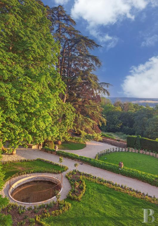 Dans l’Yonne, au cœur du village de Tharoiseau, un château bourguignon dominant la vallée de Vézelay - photo  n°2